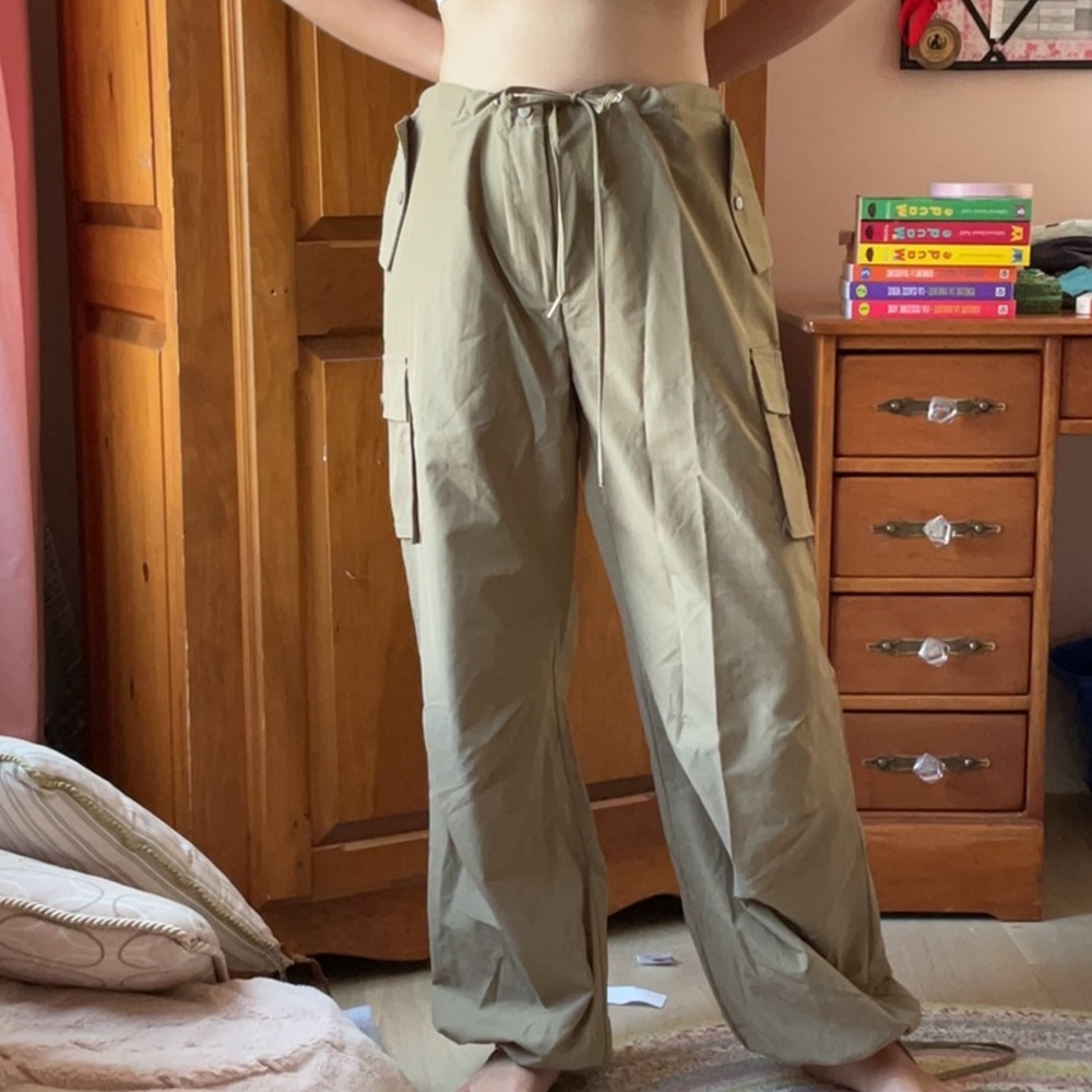 NEVER WORN Parachute cargo pants size 6 US. Club London.